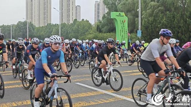千余名骑行高手齐聚德州天衢新区追风竞技2025“美利达杯”全国自行车大赛开赛