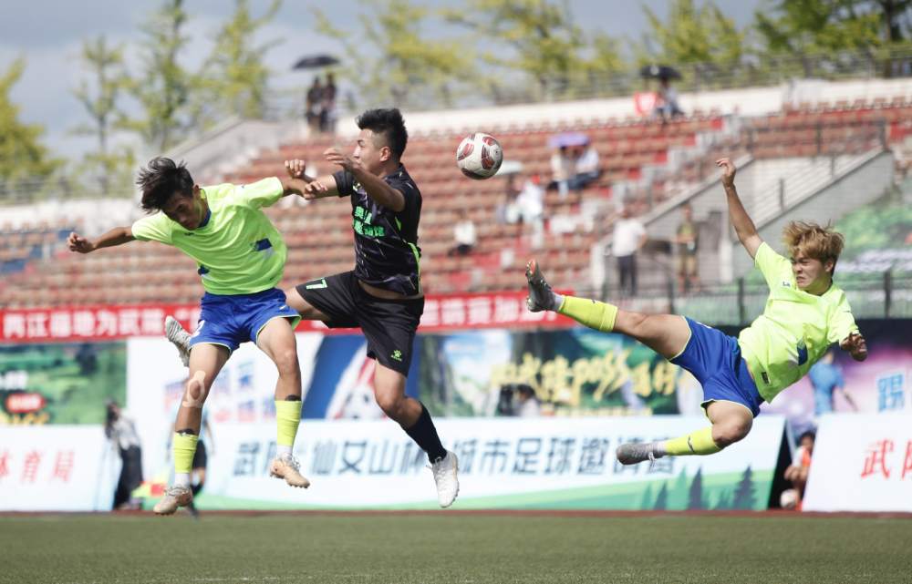 “仙女山杯”城市足球邀请赛落幕，东道主武隆队点球夺冠