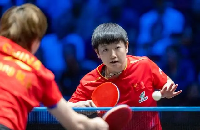 孙颖莎17胜9负王曼昱！乒坛一时瑜亮，莎莎故意练反手未出大杀器