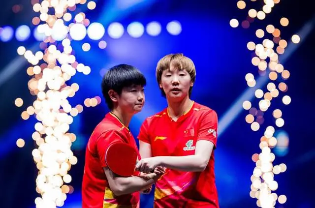 孙颖莎17胜9负王曼昱！乒坛一时瑜亮，莎莎故意练反手未出大杀器