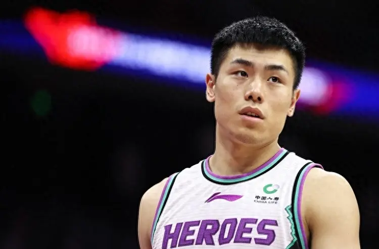 9点38分！山东男篮1米93悍将完成签约，3分命中率58%，获邱彪认可