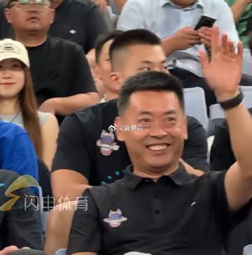 媒体人：山东男篮球队上下还在积极联系内援，一刻不停
