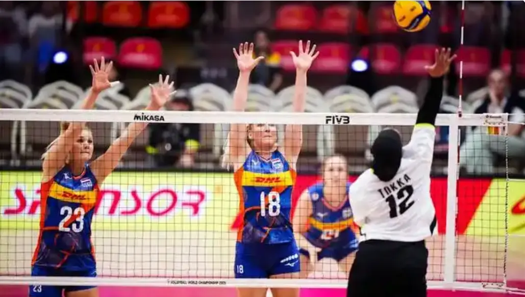女排世锦赛16强定下6席，首场惊天逆转诞生，三冠王提前被淘汰