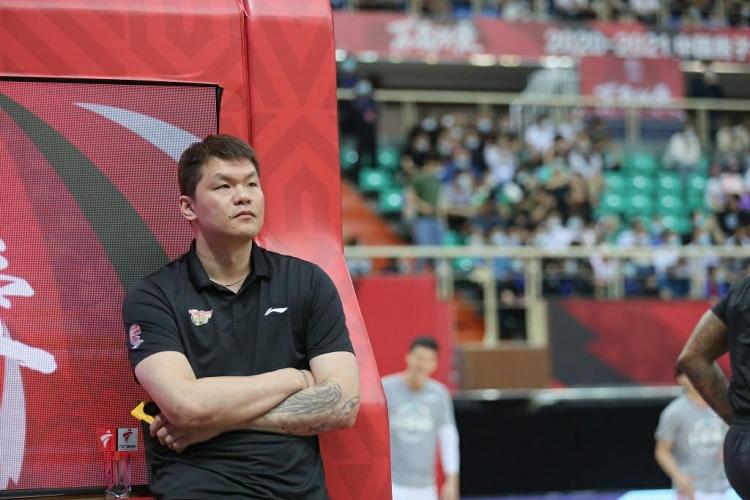 CBA三方交易达成！陈国豪加盟广州，广东签下2米10国手中锋