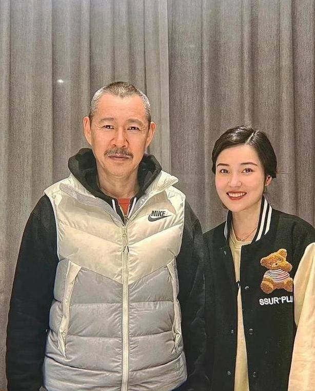 31年无儿女却恩爱如初，霍凡如何成张丰毅依靠？