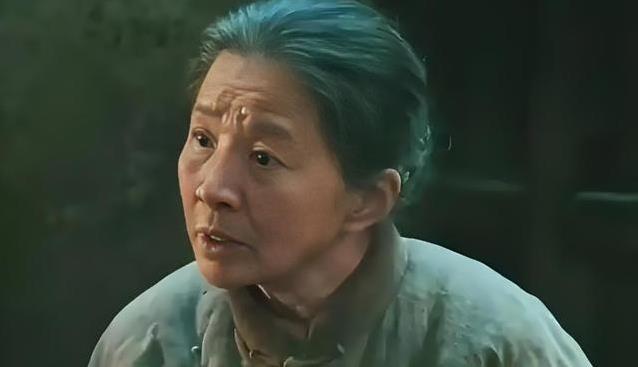土气大脚娘圈粉无数，戏外气质惊艳，迟蓬演技藏不住