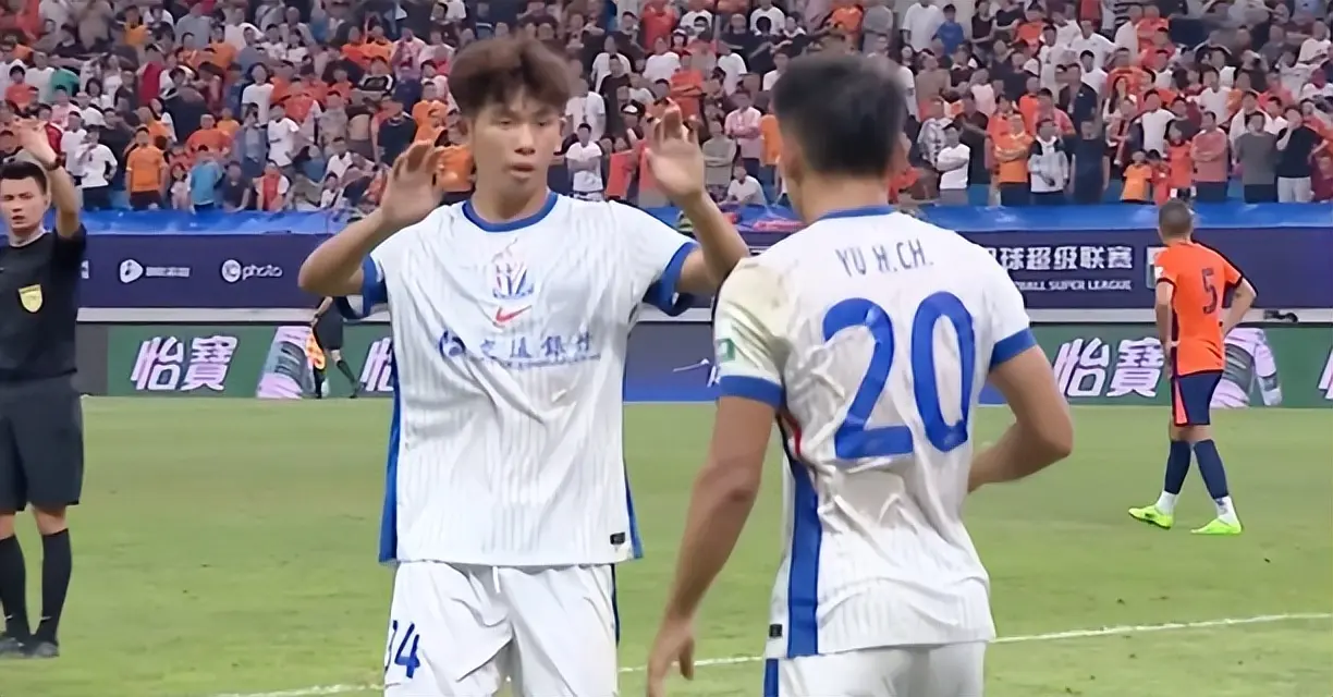 2：0！申花小将重新正名，落选U22国足引发争议，安东尼奥眼光有问题