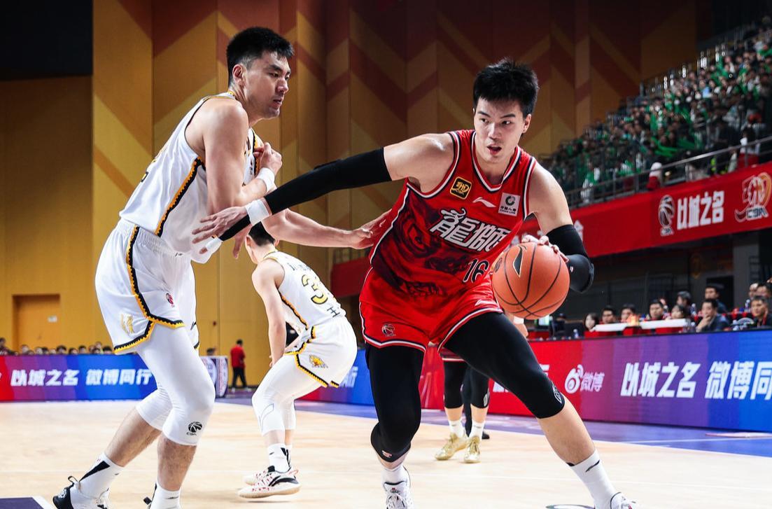 CBA三方交易达成！陈国豪加盟广州，广东签下2米10国手中锋