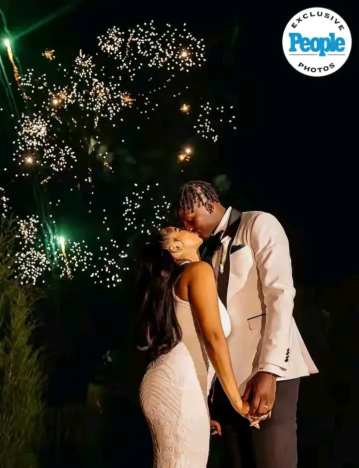 芬尼·史密斯今日与相恋十余年女友在得州举办婚礼 已有5个孩子