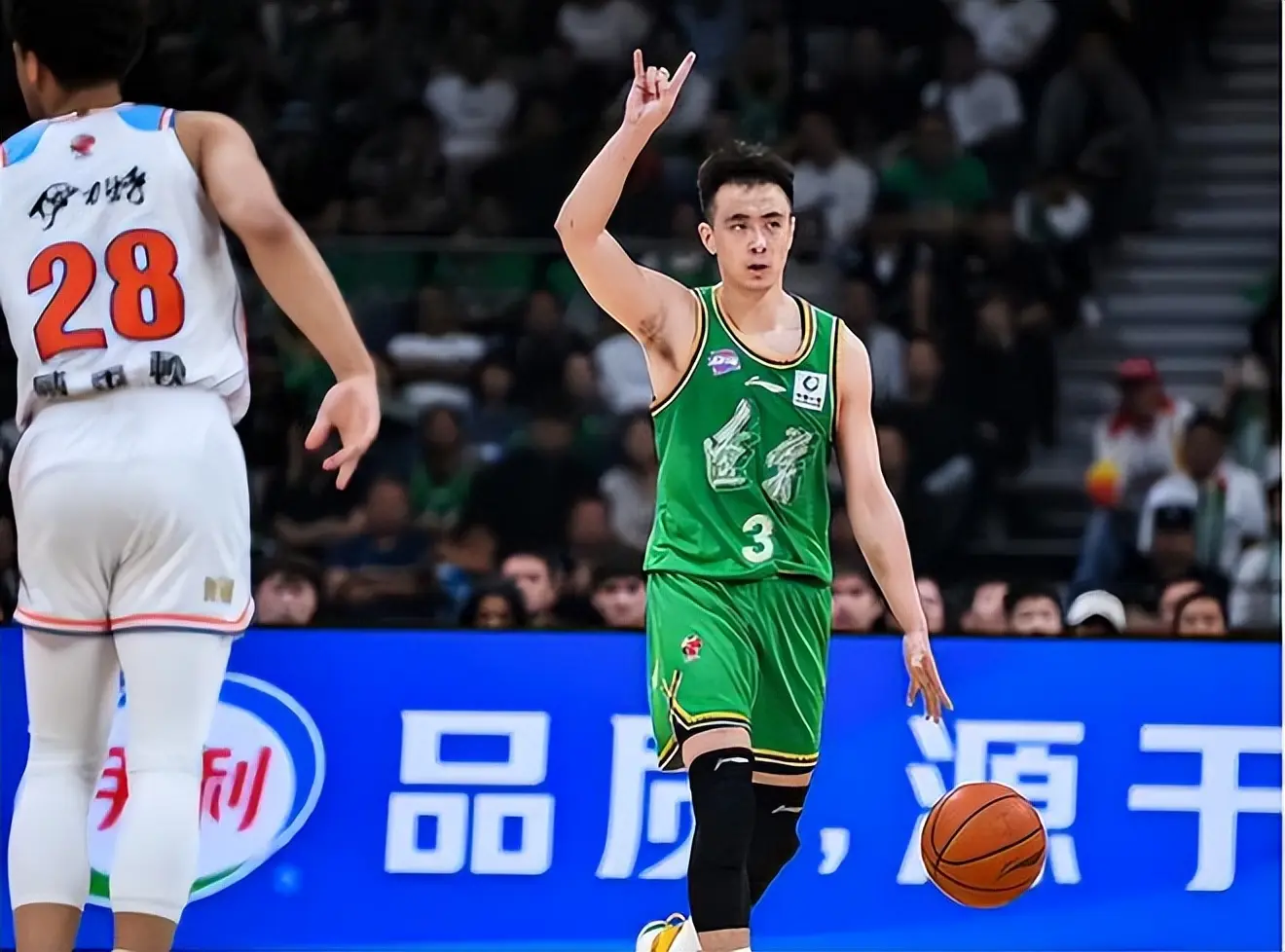 8点25分！辽篮正式官宣，赵继伟迎来利好，杨鸣冲冠又迎重要砝码