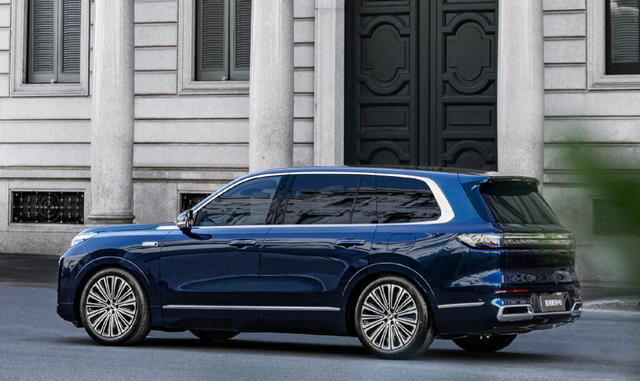 “半价问界M9”开启预售，19.38万起步，顶配三电机？