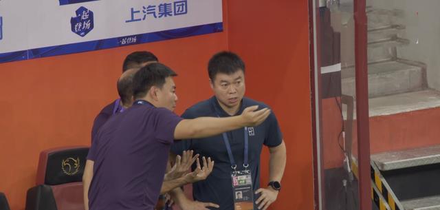 津门虎踢前4队只输2场，仅战申花没拿分，于根伟保级判官 战术完胜