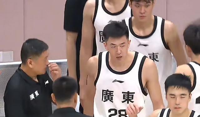 千万转会费+550万大合同！陈国豪自宣加盟广东队，保底总决赛了