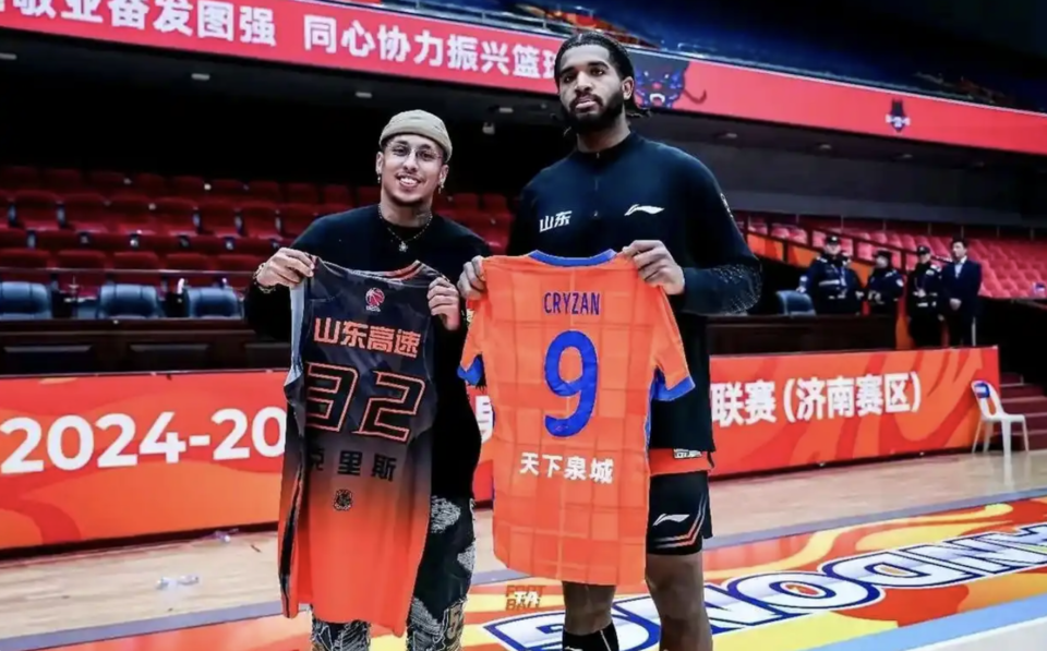 26日开战！山东男篮兵发青岛备战夏季联赛，高诗岩未报名