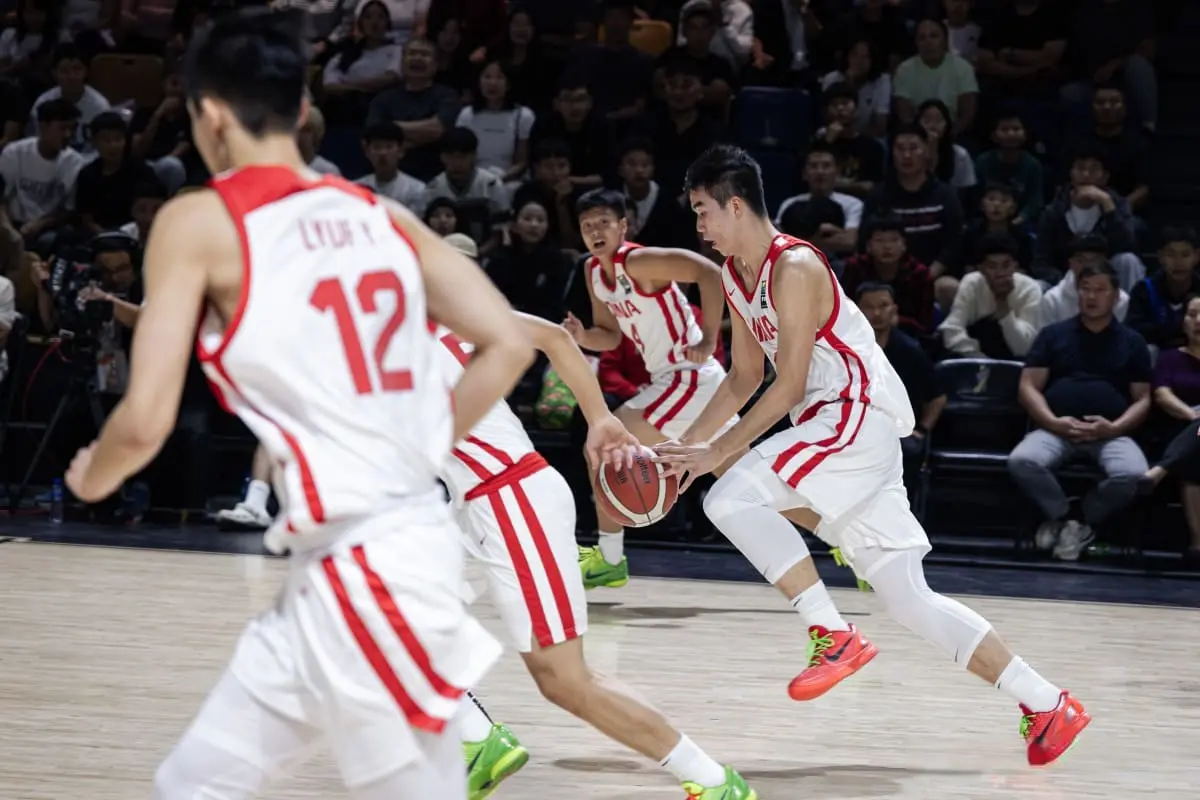狂赢58分！中国U16男篮太猛了，张懿赵杰27+6+5+4，张子一18+7