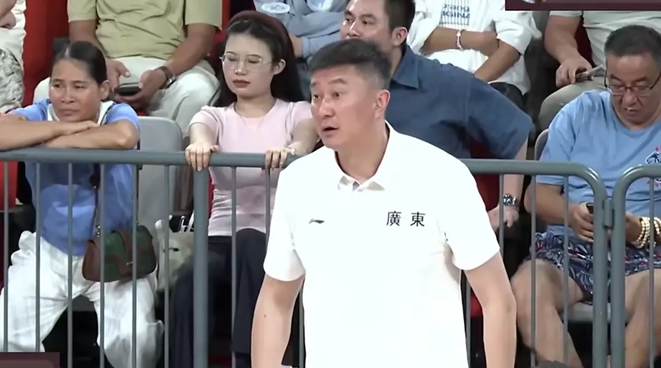 2分险胜！广东2连胜，徐杰缺阵，张文逸爆发砍26分，杜锋真不容易
