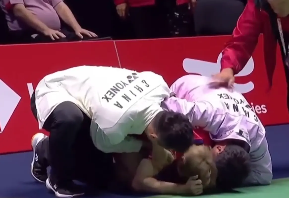 BWF官方：石宇奇8天6战夺首冠铸造辉煌 第三局3-8落后展现超强韧性