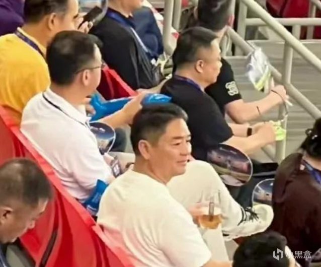 刘强东回宿迁 48 小时：助威球赛、吃大排档、为京东超市站台