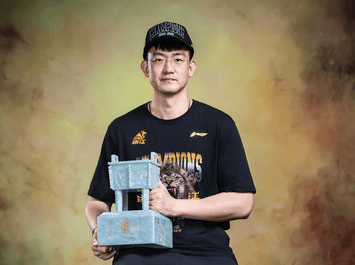 广厦经理：王博是我们自己的队员，我们从没动摇对他的信心