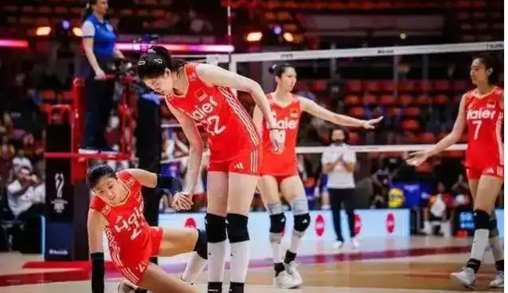 中国女排出局朱婷却登上热搜，惠若琪揭露输球原因，吴梦洁落泪