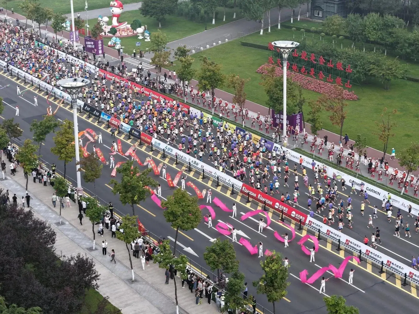 2025哈尔滨马拉松热力开跑 共创一场圆满、精彩、出圈的文体旅盛会