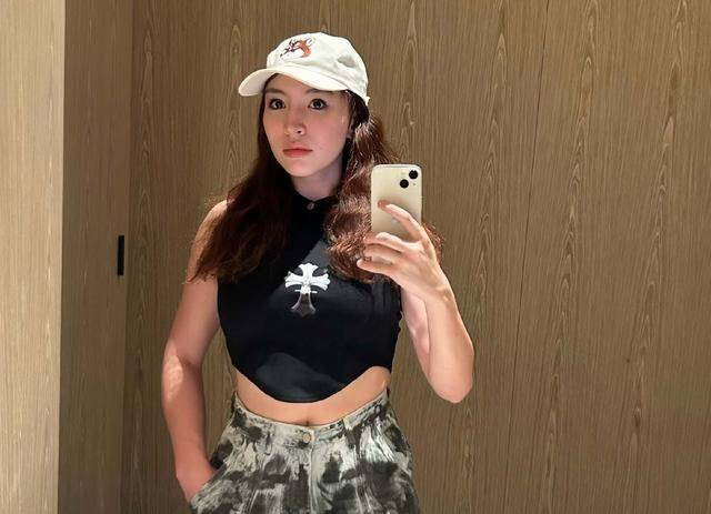 混血港姐大热倒灶屈居亚军，台上紧张成同手同脚，为参赛减肥40斤