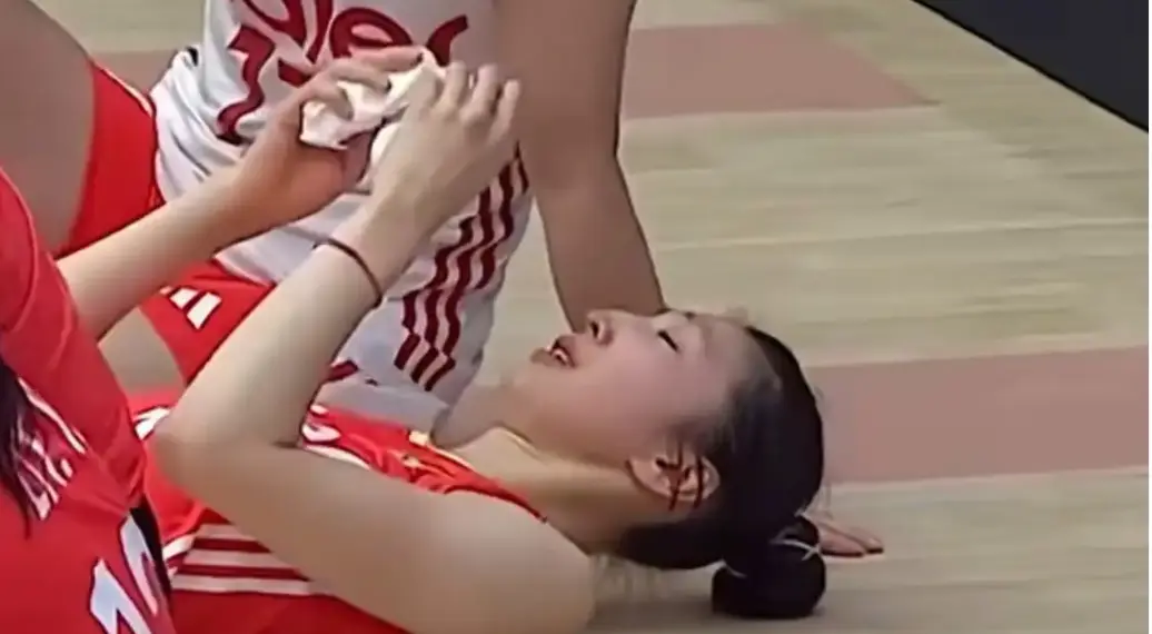 中国女排出局朱婷却登上热搜，惠若琪揭露输球原因，吴梦洁落泪