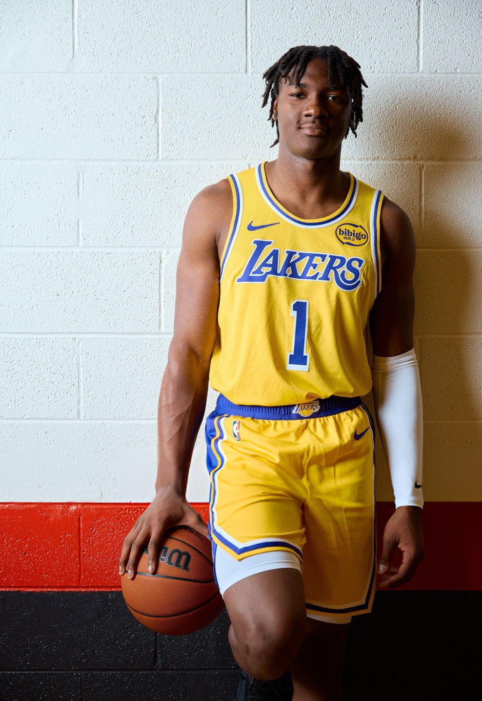 湖人队新秀阿杜·蒂耶罗臂展是多少？答案：213cm