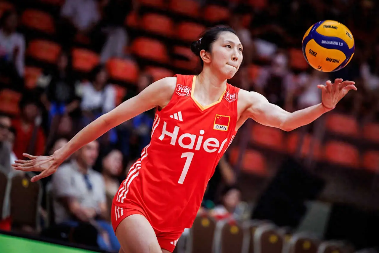 中国女排失去特色！陷入模仿欧美打法误区，应重拾昔日快变打法