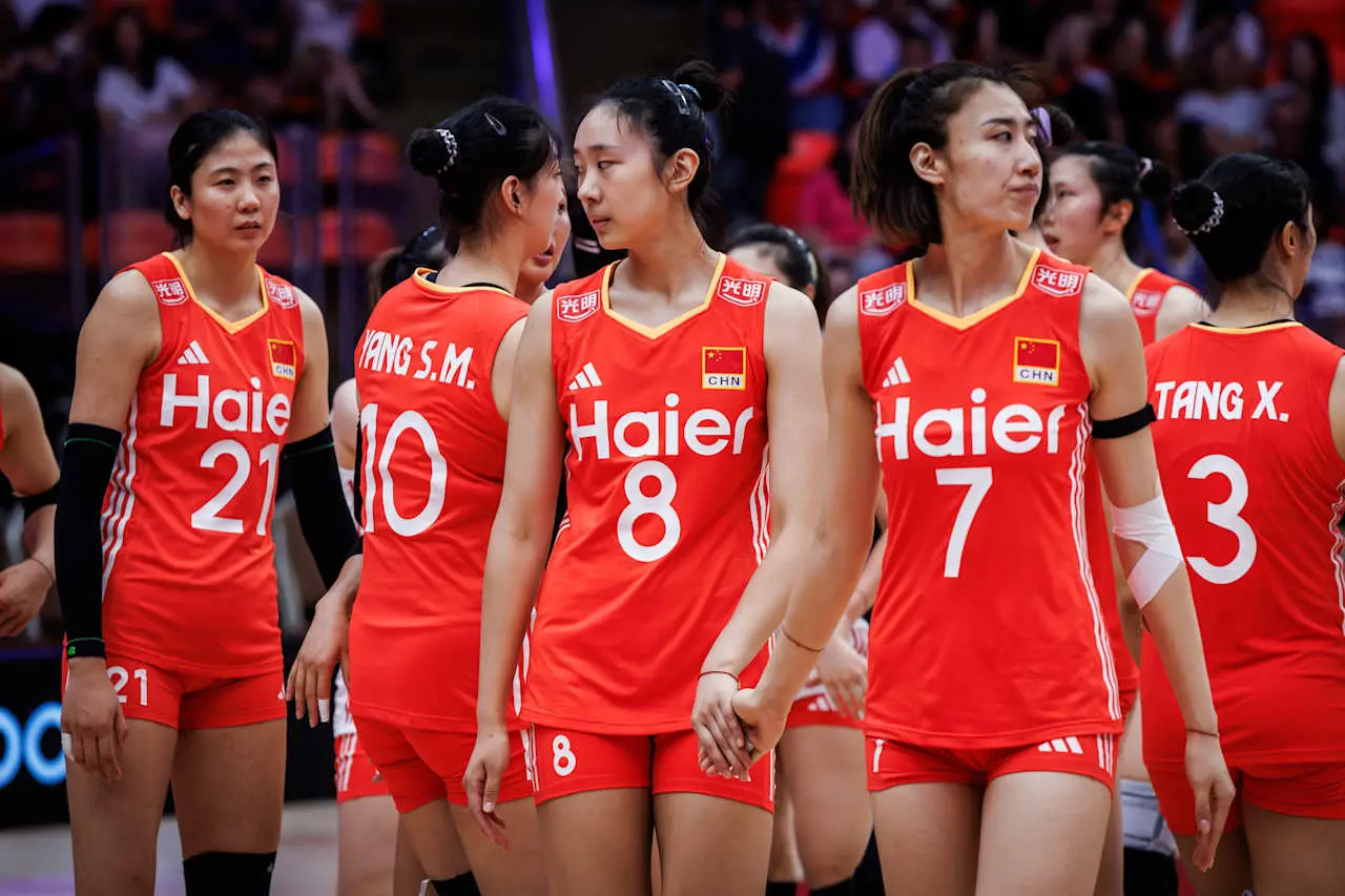 中国女排失去特色！陷入模仿欧美打法误区，应重拾昔日快变打法