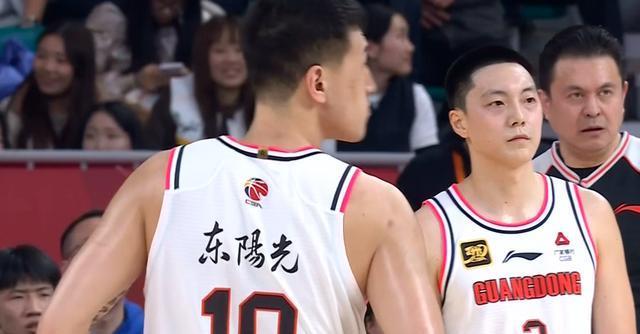 不打了！广东冠军锋线确认退位，男篮首发大侧翼正式驰援杜锋！