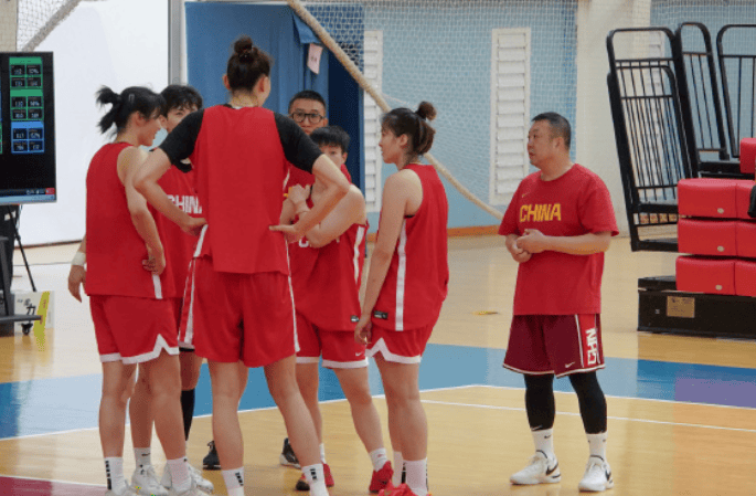 官方：高原集训过半，中国女篮以饱满热情完成前两周的训练