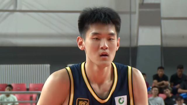 不打了！广东冠军锋线确认退位，男篮首发大侧翼正式驰援杜锋！