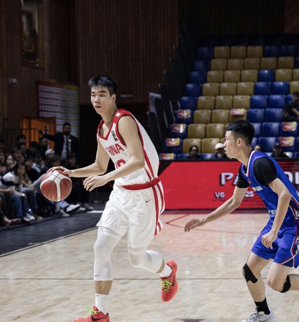 中国男篮太强了，断崖式赢对手58分，辽粤派出3位球员！