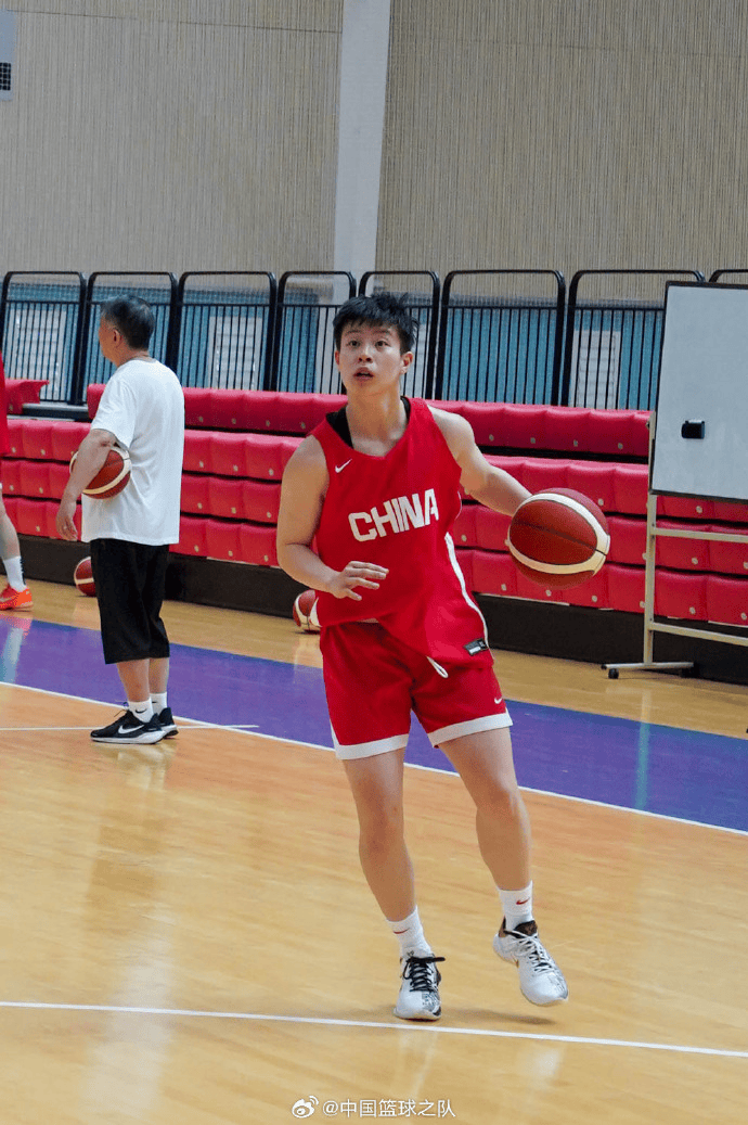 官方：高原集训过半，中国女篮以饱满热情完成前两周的训练