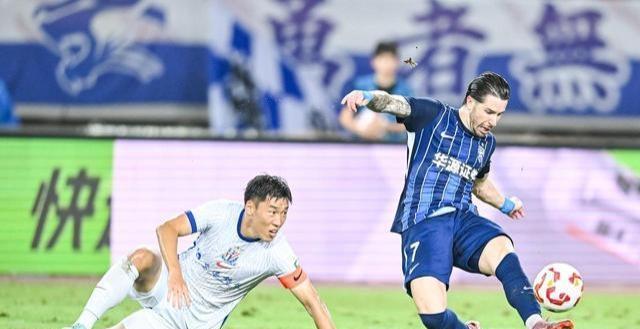 “保花杯”再现？上海申花0-1武汉三镇漏判红牌，特谢拉或遭追罚