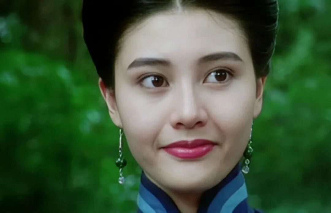 李嘉欣罕晒夫妻合影，她似乎永远定格在了30岁，不愧是香江第一美