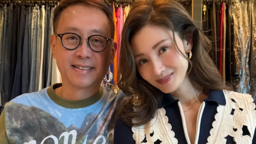 李嘉欣罕晒夫妻合影，她似乎永远定格在了30岁，不愧是香江第一美