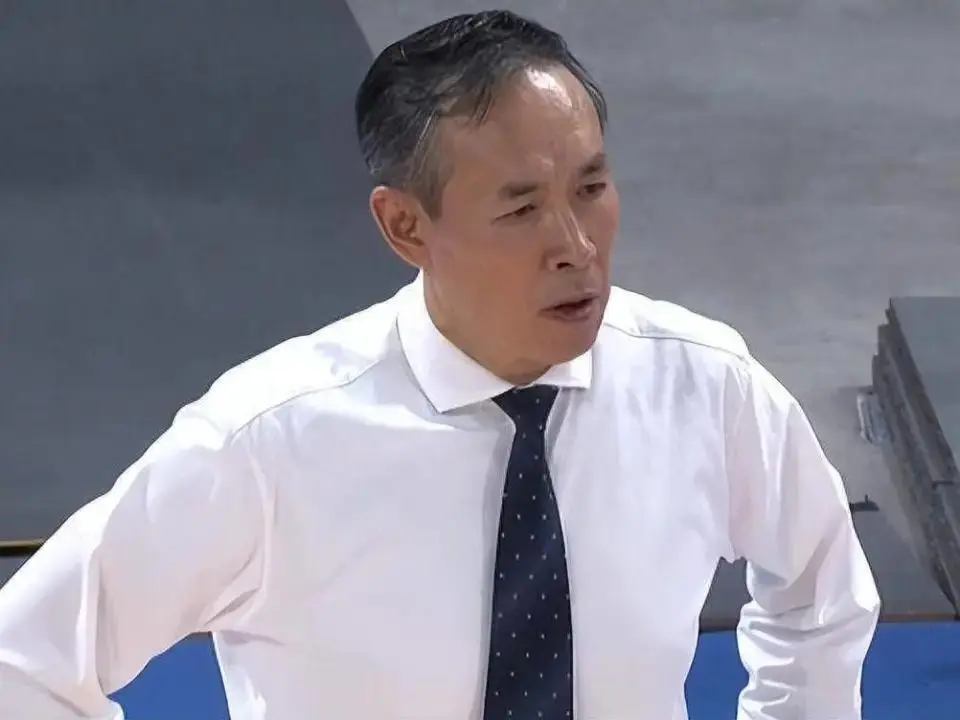 CBA新赛季三大土帅成下课热门候选，三大豪门主帅在列，丁伟首当其冲