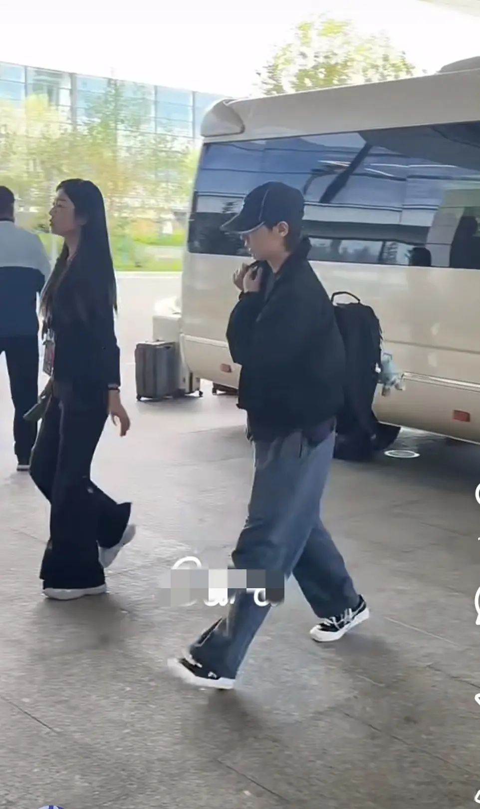 王曼昱今天已回北京，刘燚分享了女儿和王楚钦、孙颖莎的合影