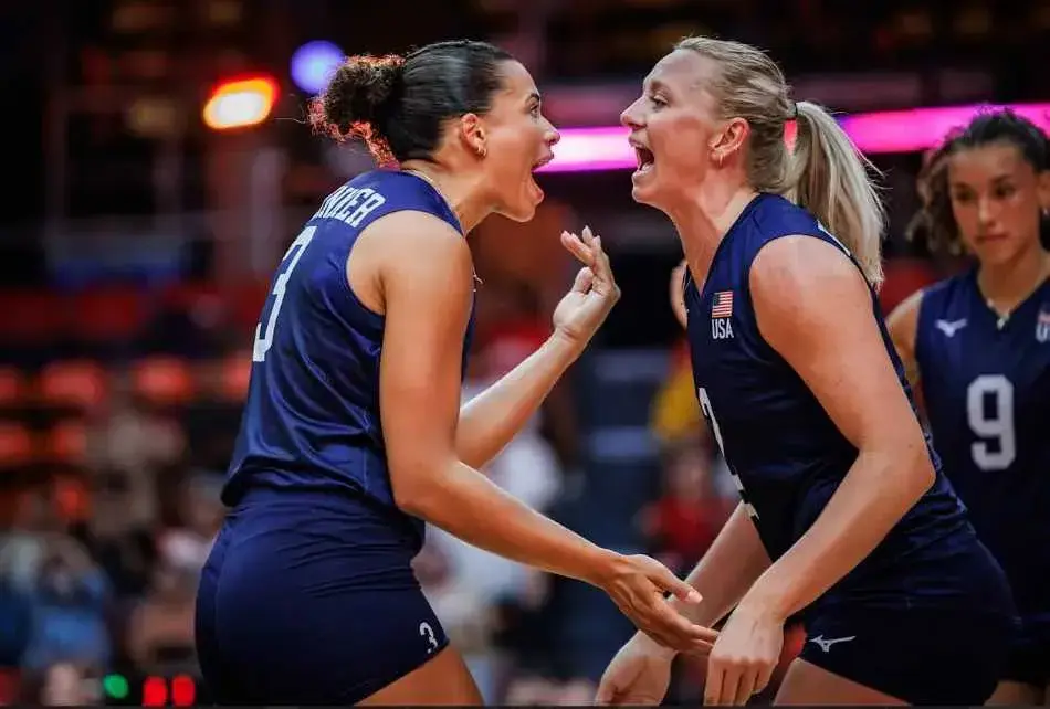 一场3-0横扫，美国队给中国女排上课！8强确定7席，连爆两大冷门
