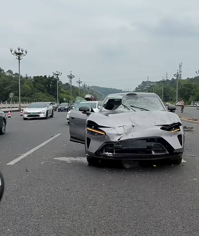 小米YU7还没上牌就被劳斯莱斯撞了 一旁特斯拉未能幸免采购|汽车产业|汽车配件|机加工蚂蚁智酷企业交流社群中心