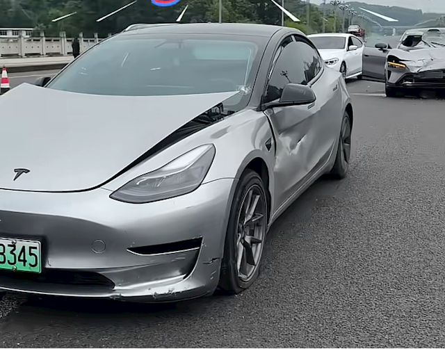 小米YU7还没上牌就被劳斯莱斯撞了 一旁特斯拉未能幸免采购|汽车产业|汽车配件|机加工蚂蚁智酷企业交流社群中心