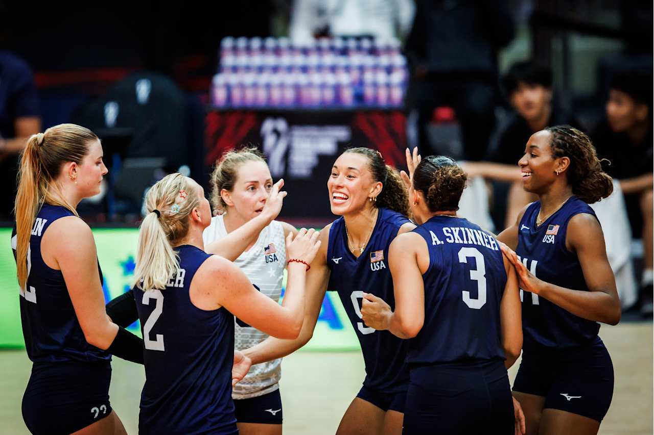 3-0！美国女排晋级八强 新秀主攻感谢老将“传帮带” 古德蒂带队离场