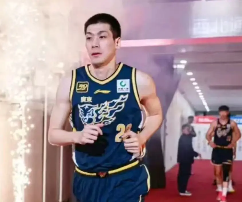 正式签约！960万签下奎因，焦泊乔提前到位替二飞，崔永熙恢复9成