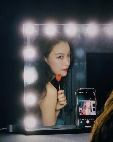 倪妮这颜值真是可盐可甜，化淡妆皮肤也这么细腻，这才是真美啊