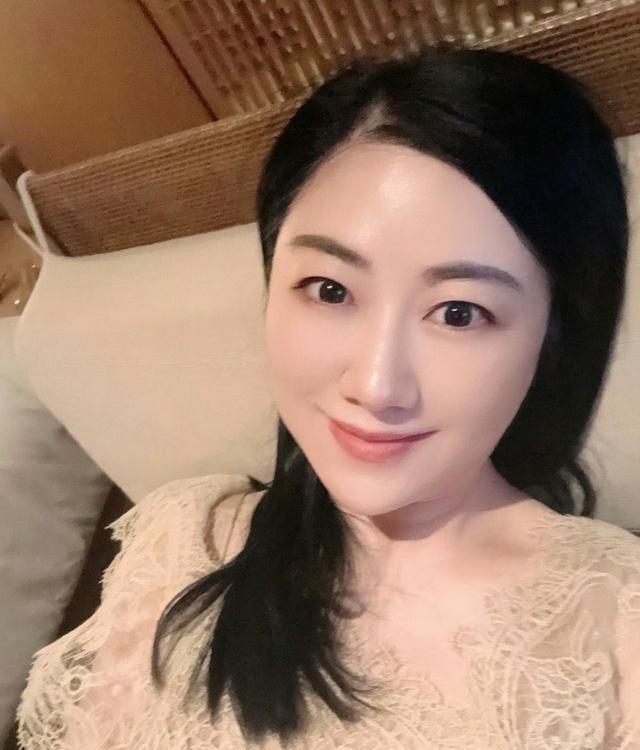 杨蕾对同行带货持宽容态度，表示带货没什么不好