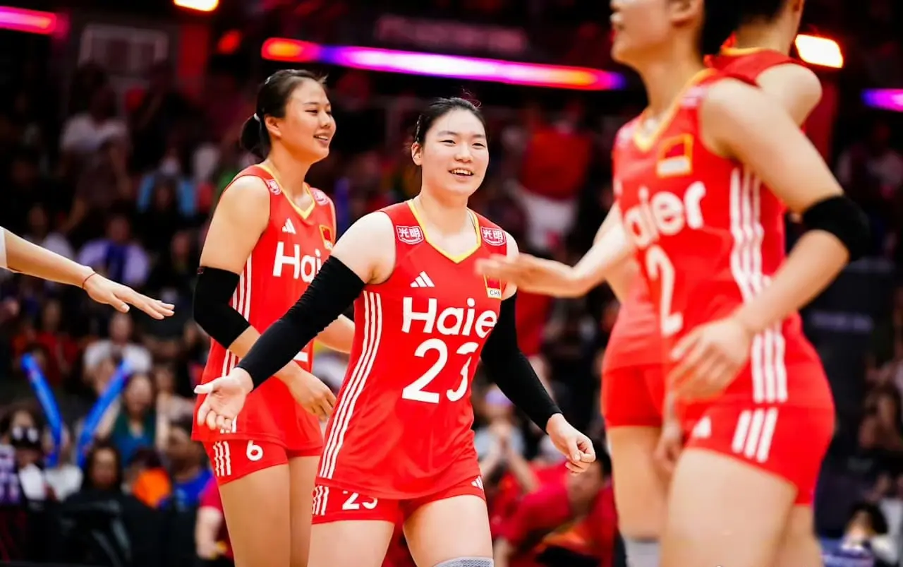 朱婷应该归队！赖亚文难辞其咎，整体排球行不通，中国女排做错了