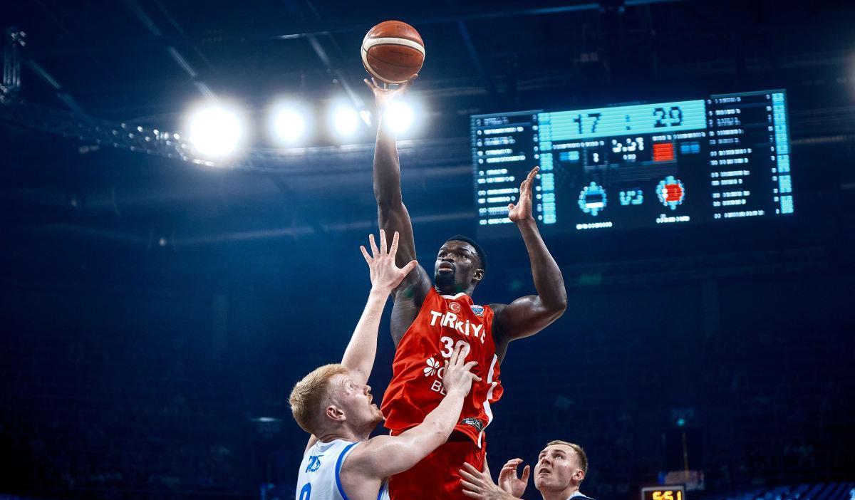 打出了一场攻守兼备的表现！76人内线新星正在逐渐适应FIBA比赛？