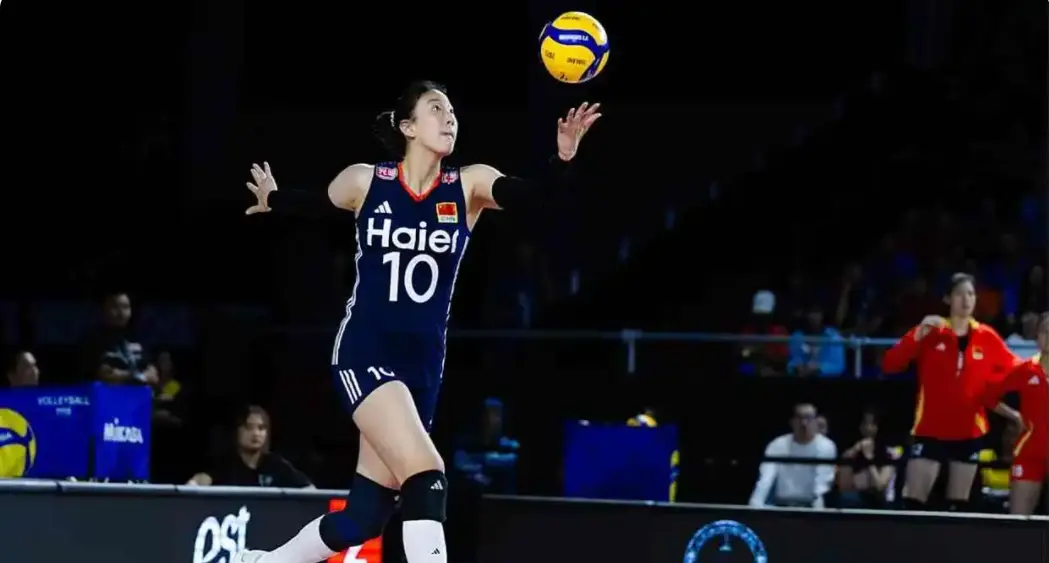 中国女排冠军教头遭网暴，球迷呼吁3人回归，整体排球过时了吗
